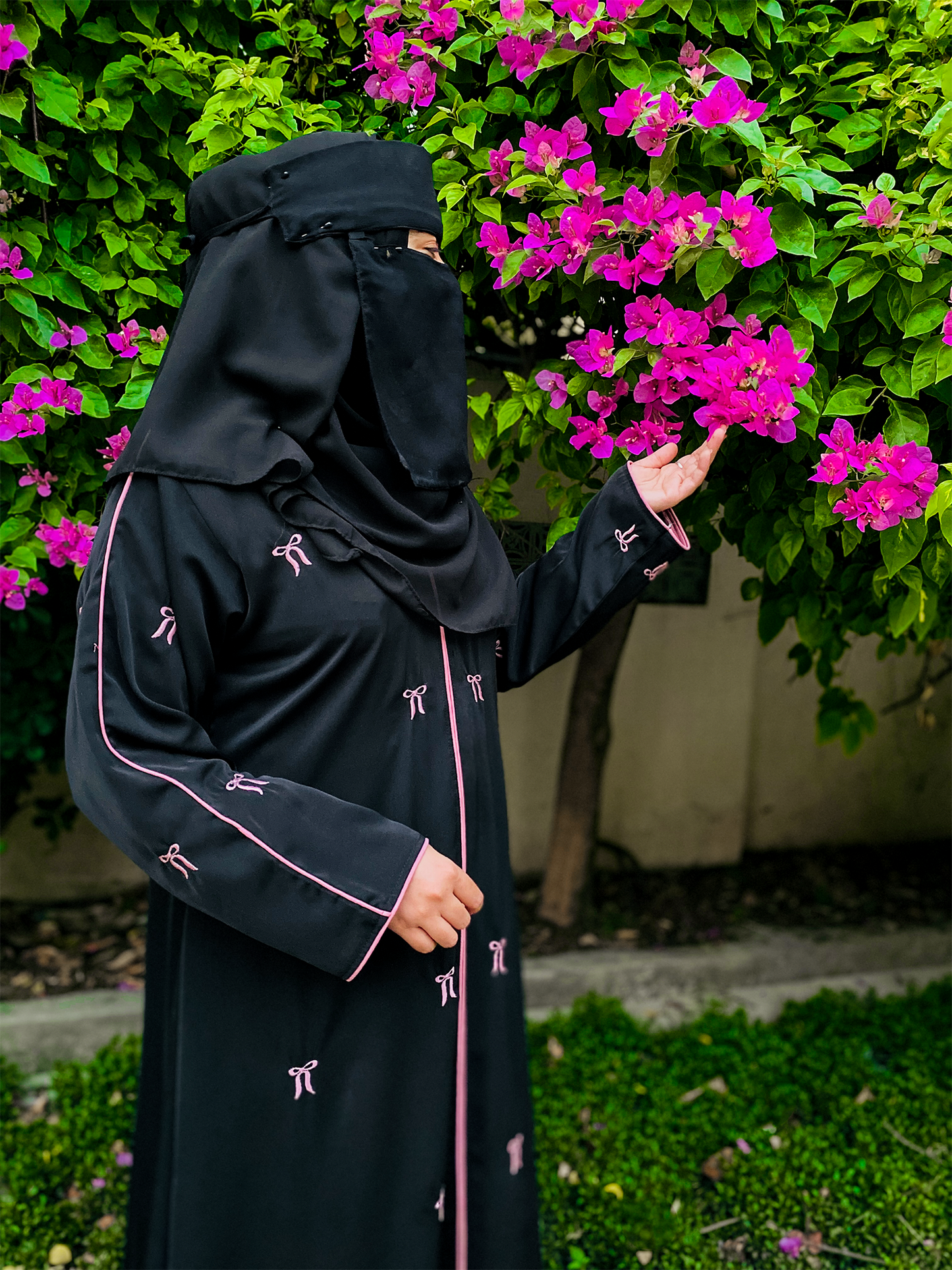 Midnight Grace Abaya β Charm in Every Stitch