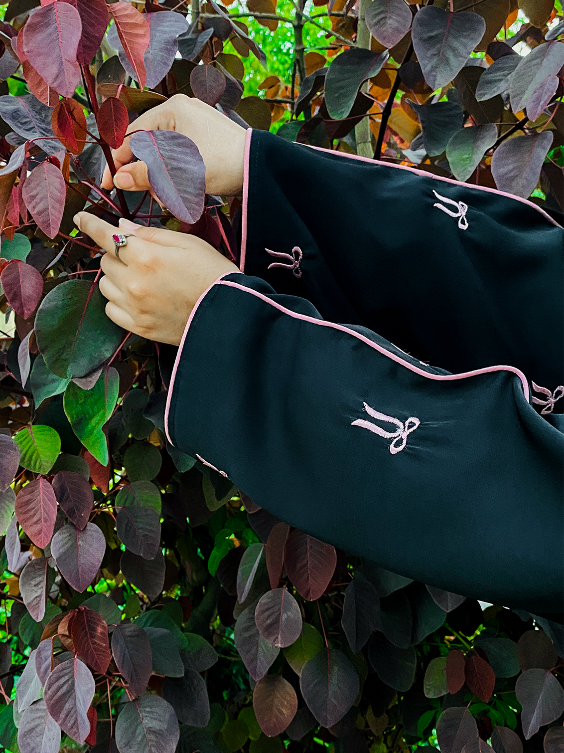 Midnight Grace Abaya β Charm in Every Stitch